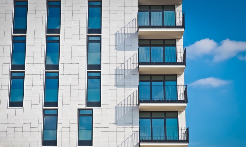 The reasons why apartment building balconies falling