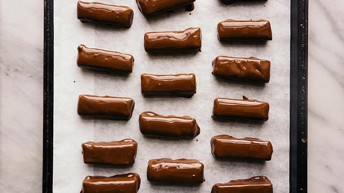 Delicious homemade sugar-free Twix from our partner Nadia Dourou!