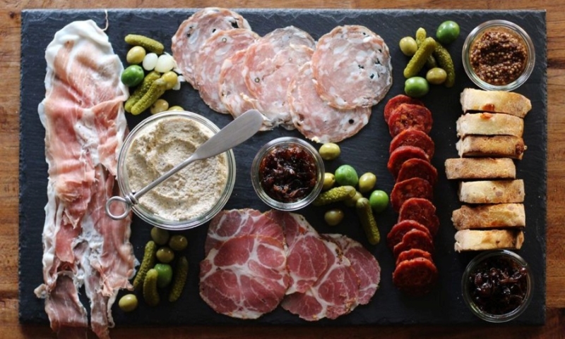 Charcuterie platter: tips to make it impressive!