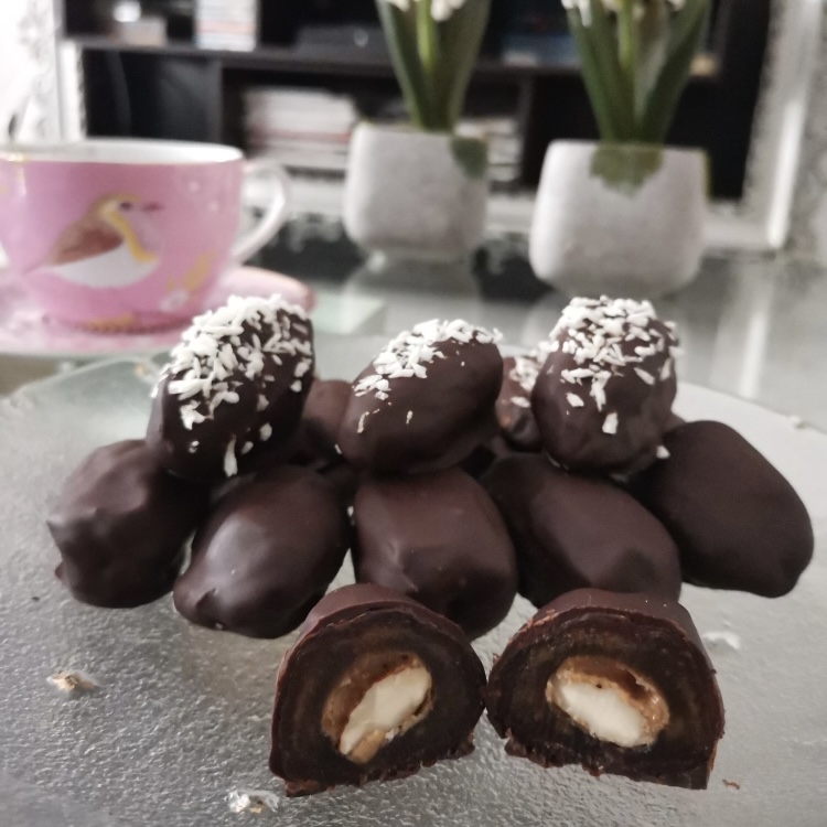 Lenten healthy chocolates of five minutes without sugar by Nadia Dourou! (Recipe) 
